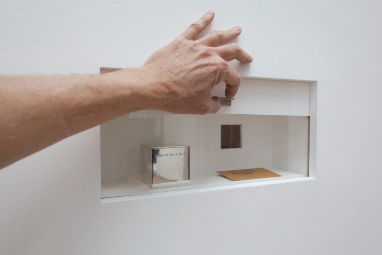 The 3-D work is put into a situation and makes use of the off-field